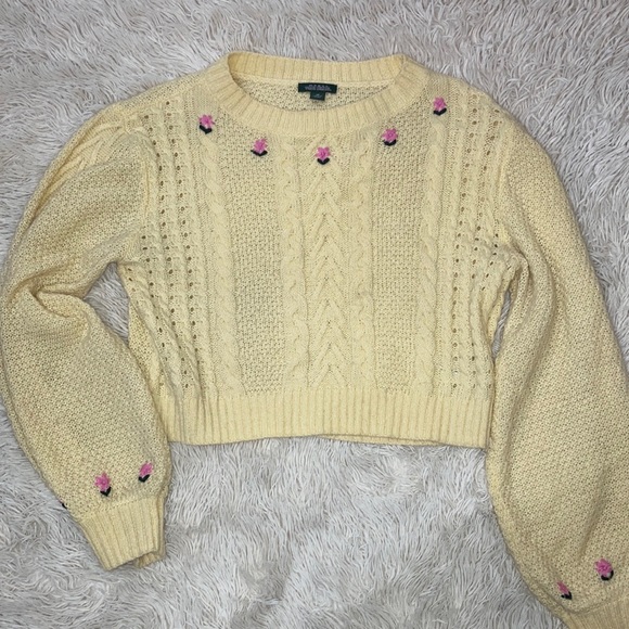 Yellow embroidered sweater - Picture 1 of 3
